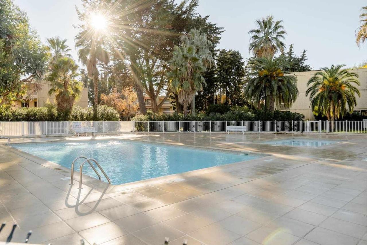 Spacious Apartment At A 5 Min Walk From The Beach アンティーブ エクステリア 写真