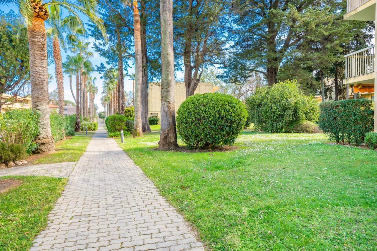 Spacious Apartment At A 5 Min Walk From The Beach アンティーブ エクステリア 写真