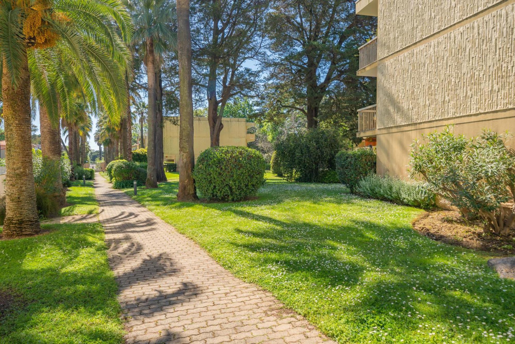 Spacious Apartment At A 5 Min Walk From The Beach アンティーブ エクステリア 写真