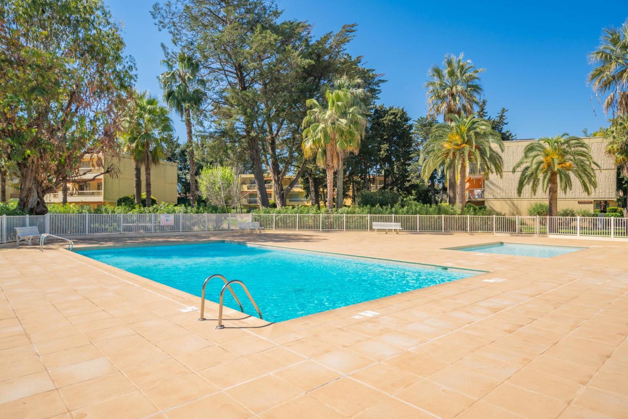 Spacious Apartment At A 5 Min Walk From The Beach アンティーブ エクステリア 写真