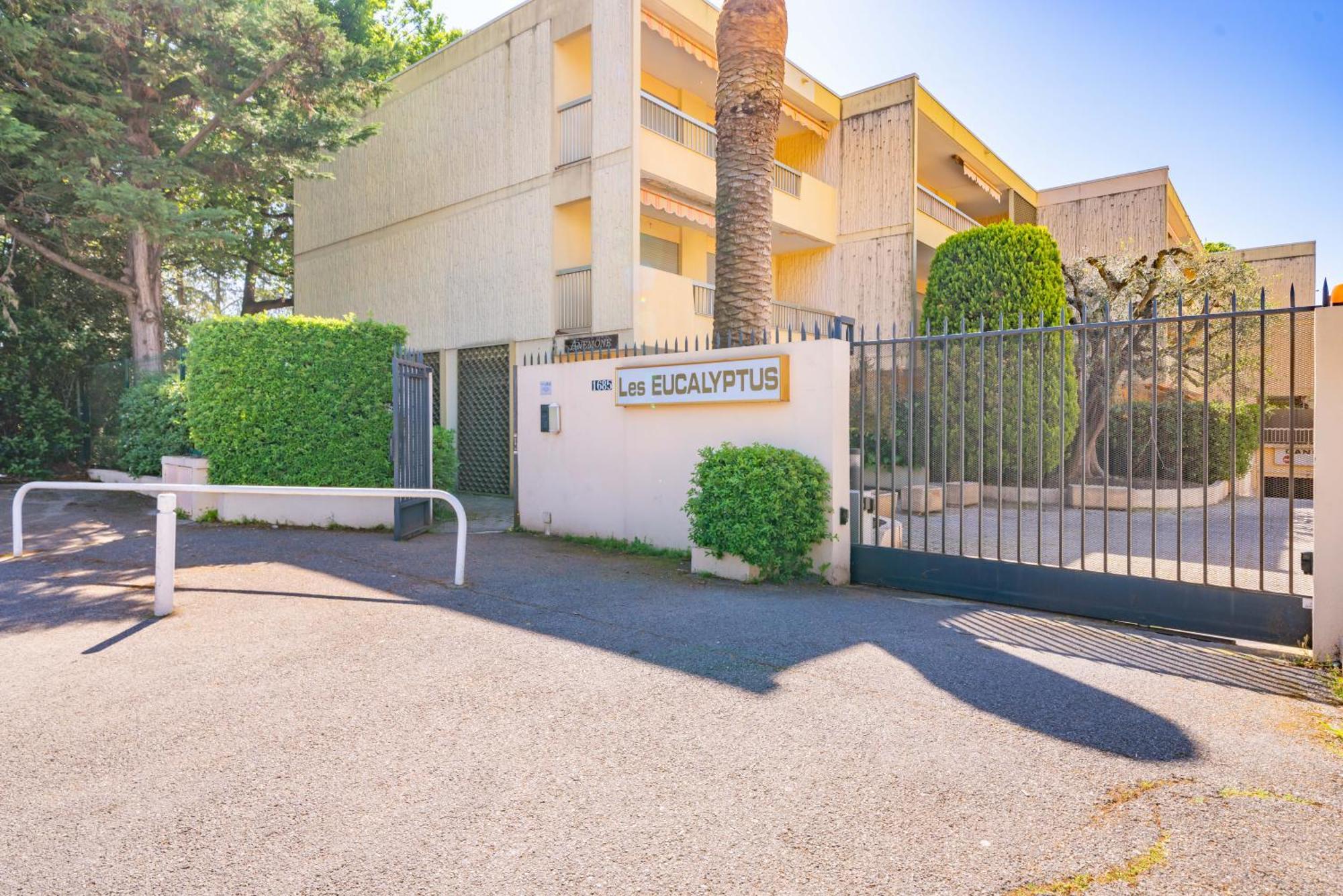 Spacious Apartment At A 5 Min Walk From The Beach アンティーブ エクステリア 写真